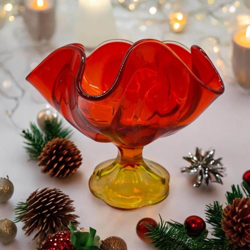 Vintage ~ L.E. Smith Glass ~ Simplicity 6 Petal Footed Vase ~ Amberina Flame - Picture 5 of 9